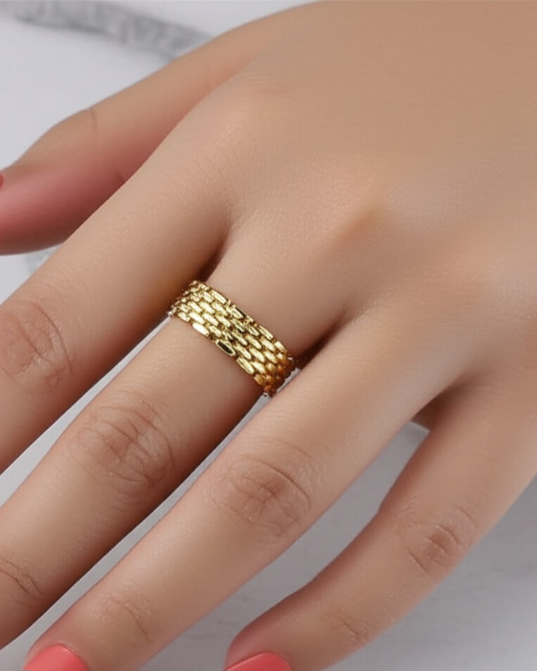 Anillo "Lazos Dorados"- Diseño de Malla en Oro