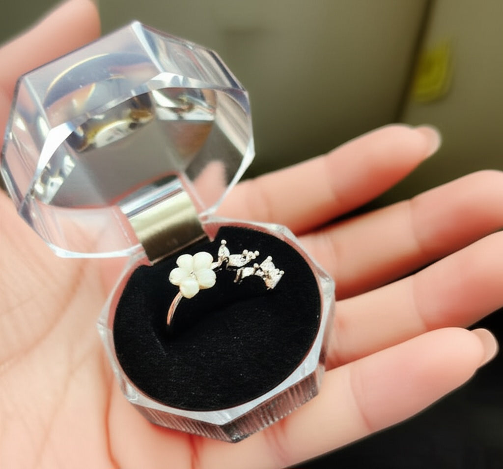 Anillo Jardin de Luces: Elegancia y Serenidad en tu Mano