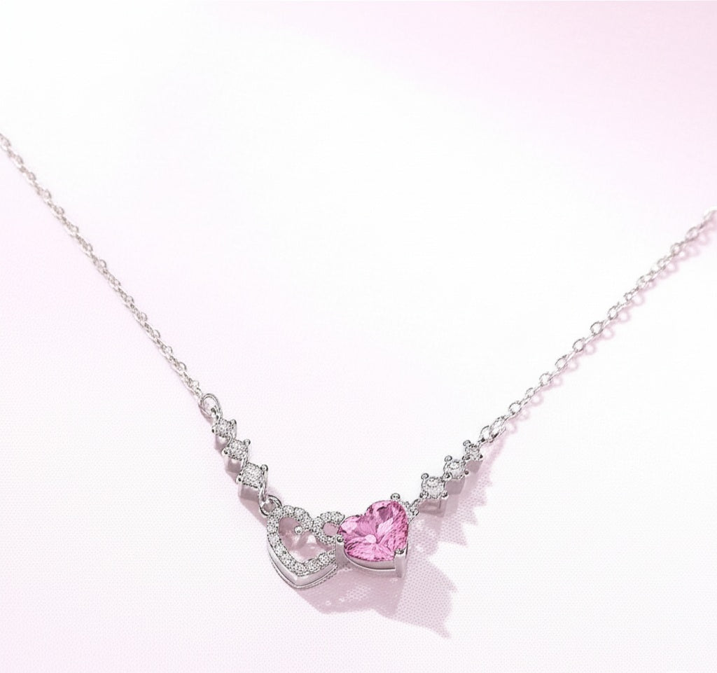 "Lazo de Corazón" - Collar Doble Corazón Entrelazado con Zirconia Cúbica