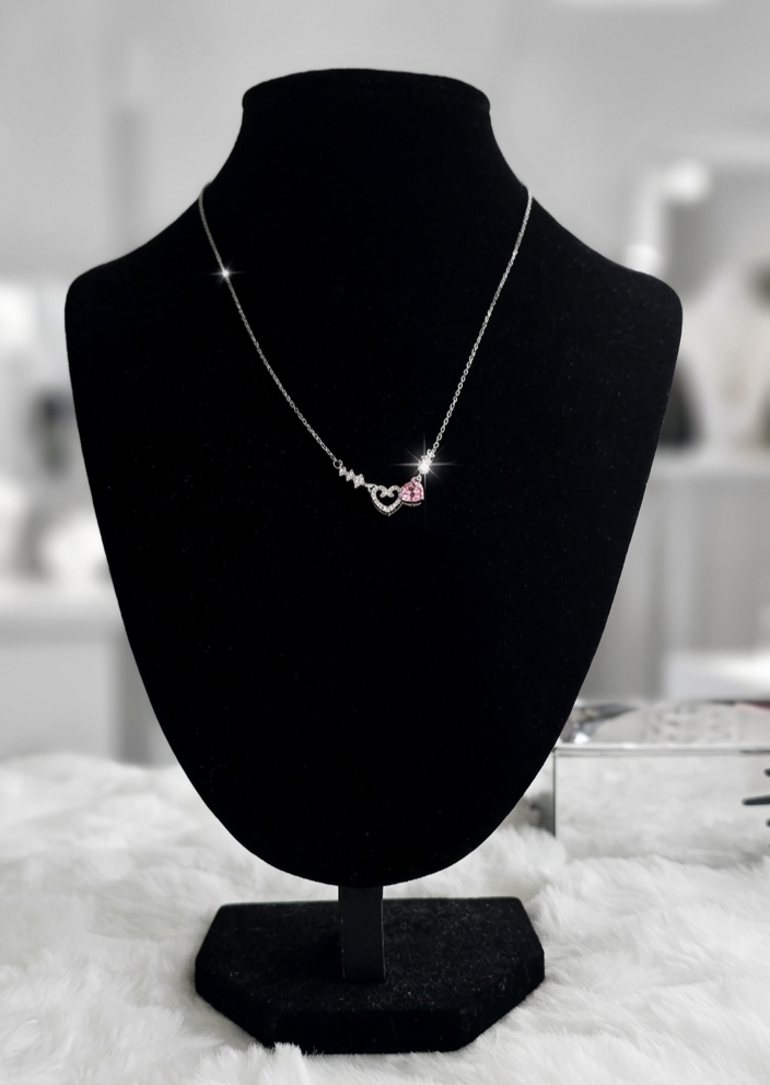 "Lazo de Corazón" - Collar Doble Corazón Entrelazado con Zirconia Cúbica