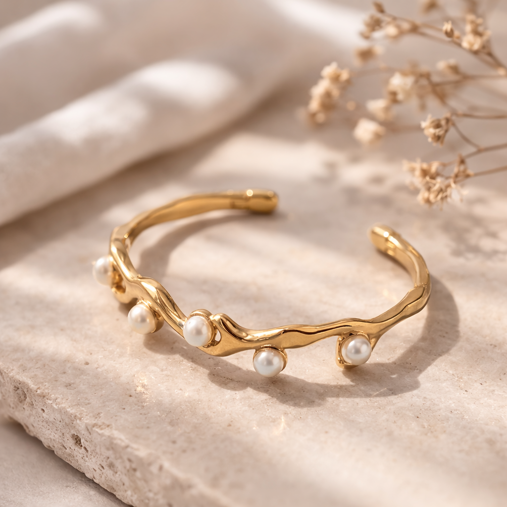 Brazalete "Marea"- Diseño Orgánico con Perlas Incrustadas